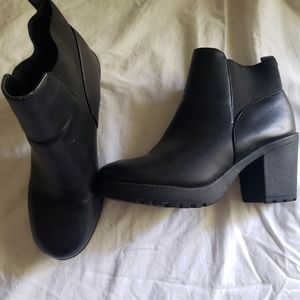 Soda 7.5 black Booties